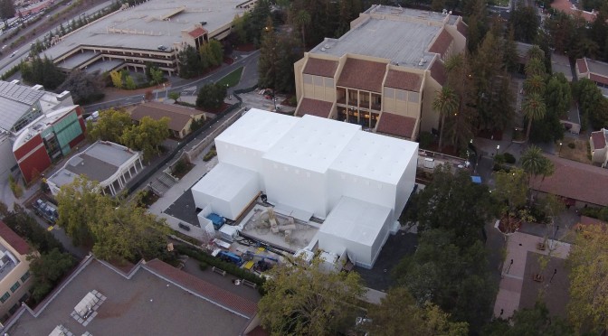 Qu’est-ce que cette structure blanche qu’Apple a construit au Flint Center ?