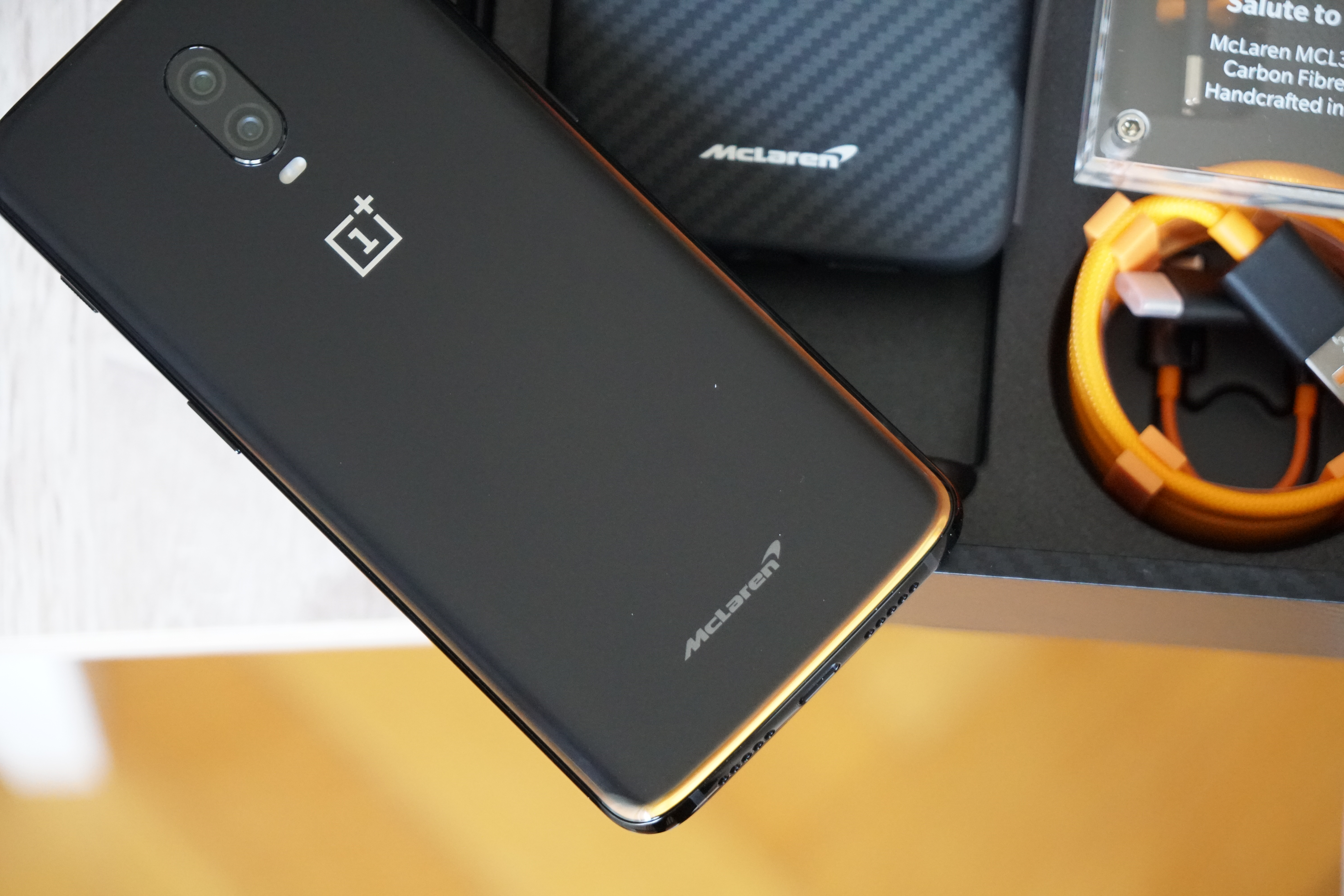 Le OnePlus 6T Edition limitée McLaren est disponible !